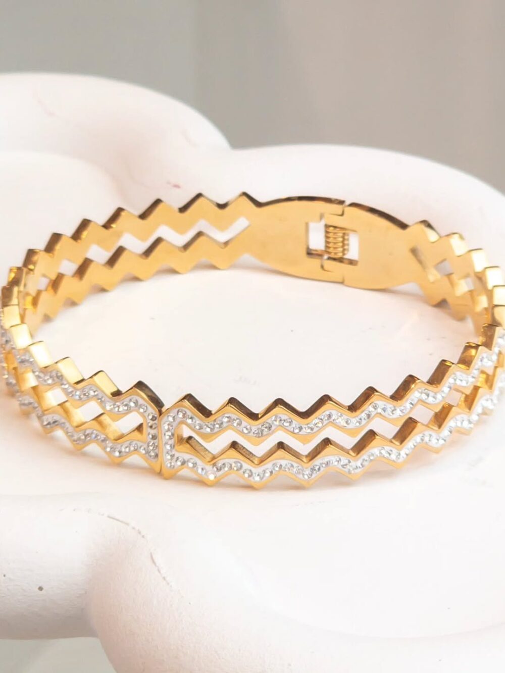 Bracelet dentelé